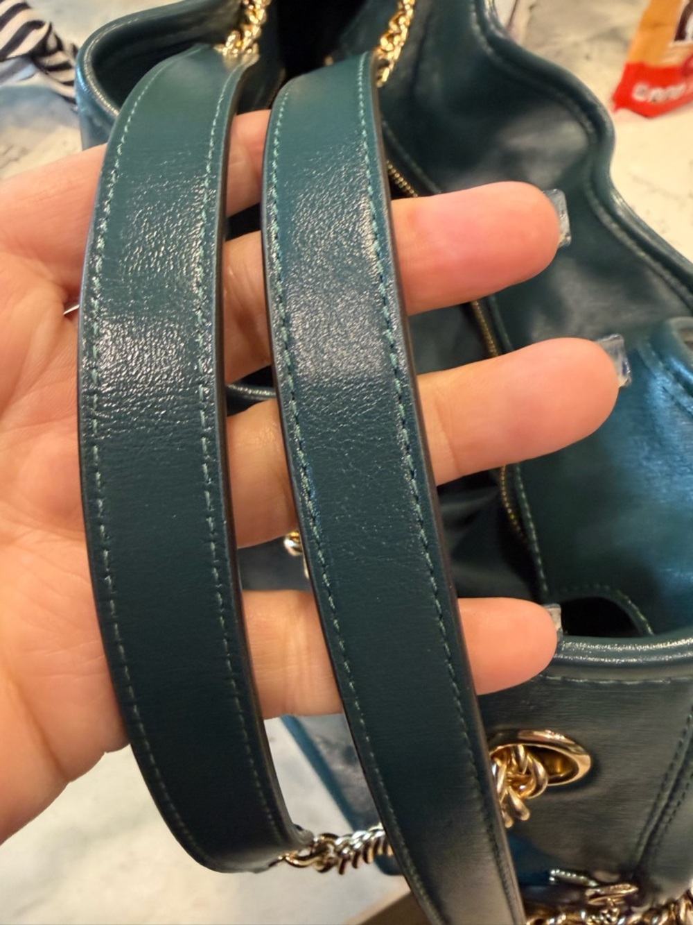 Coach Evelyn Shoulder bag in shiny smooth leather - Picture 7 of 8